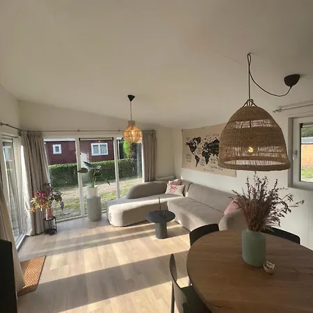 Zeegeluk Vlakbij De Kust Chalet *