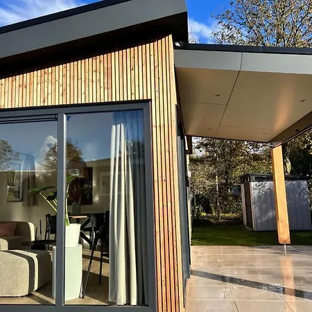 Chalet Zeegeluk Vlakbij De Kust Sint Maartensvlotbrug