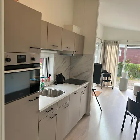 Chalet Zeegeluk Vlakbij De Kust Sint Maartensvlotbrug