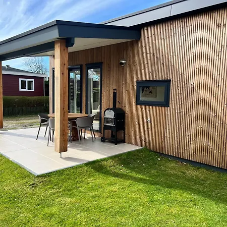 Chalet Zeegeluk Vlakbij De Kust *