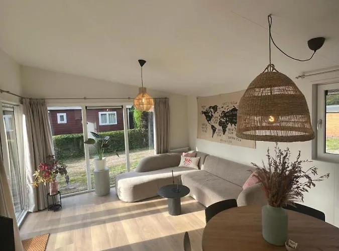 Zeegeluk Vlakbij De Kust Alpesi faház *